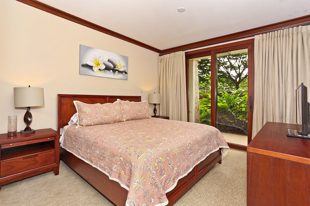 Master Bedroom in One of Our Flats with 2 Rooms for Rent in Hawaii.
