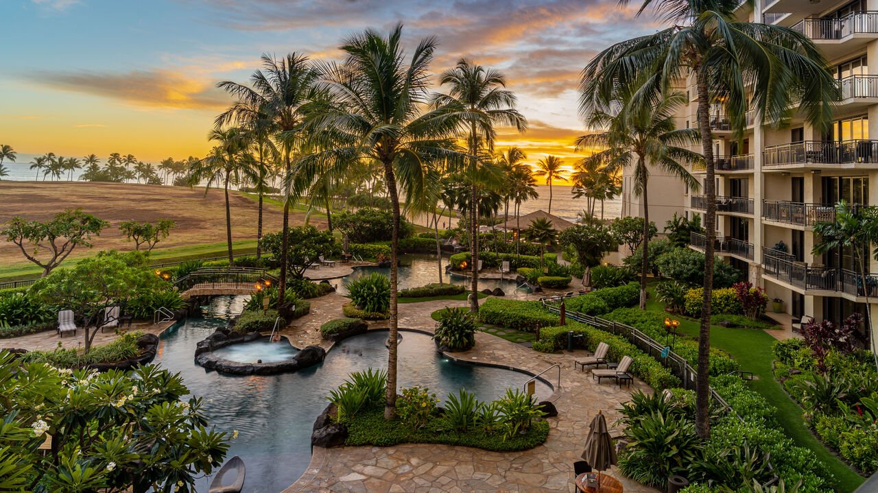 A water feature in front of our Flipkey Oahu rentals