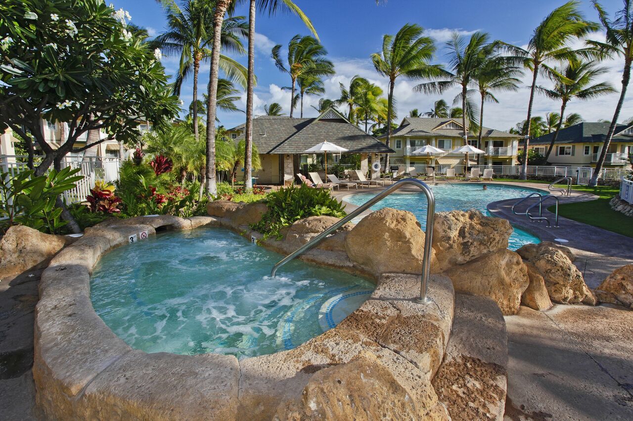 Vacation Condos in Oahu Hawaii with Pool Views - Condos in Oahu Hawaii