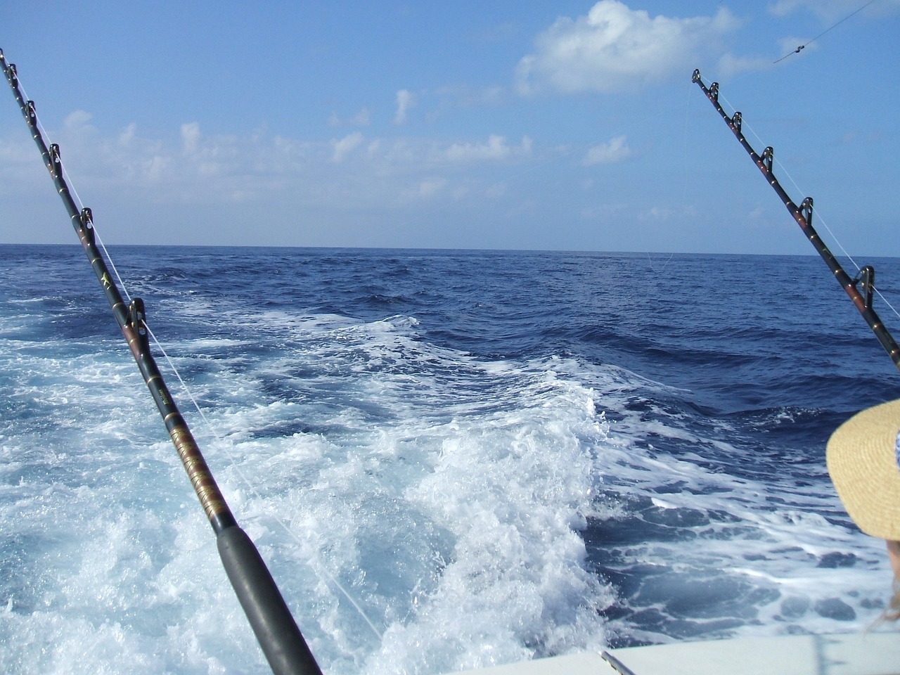 Two rods on an Oahu fishing Charter boat