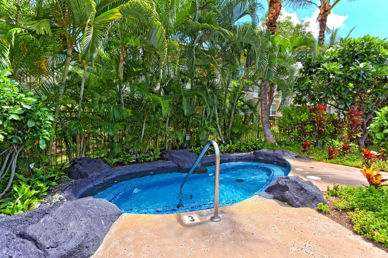 One of the hot tubs near our Big Island rentals